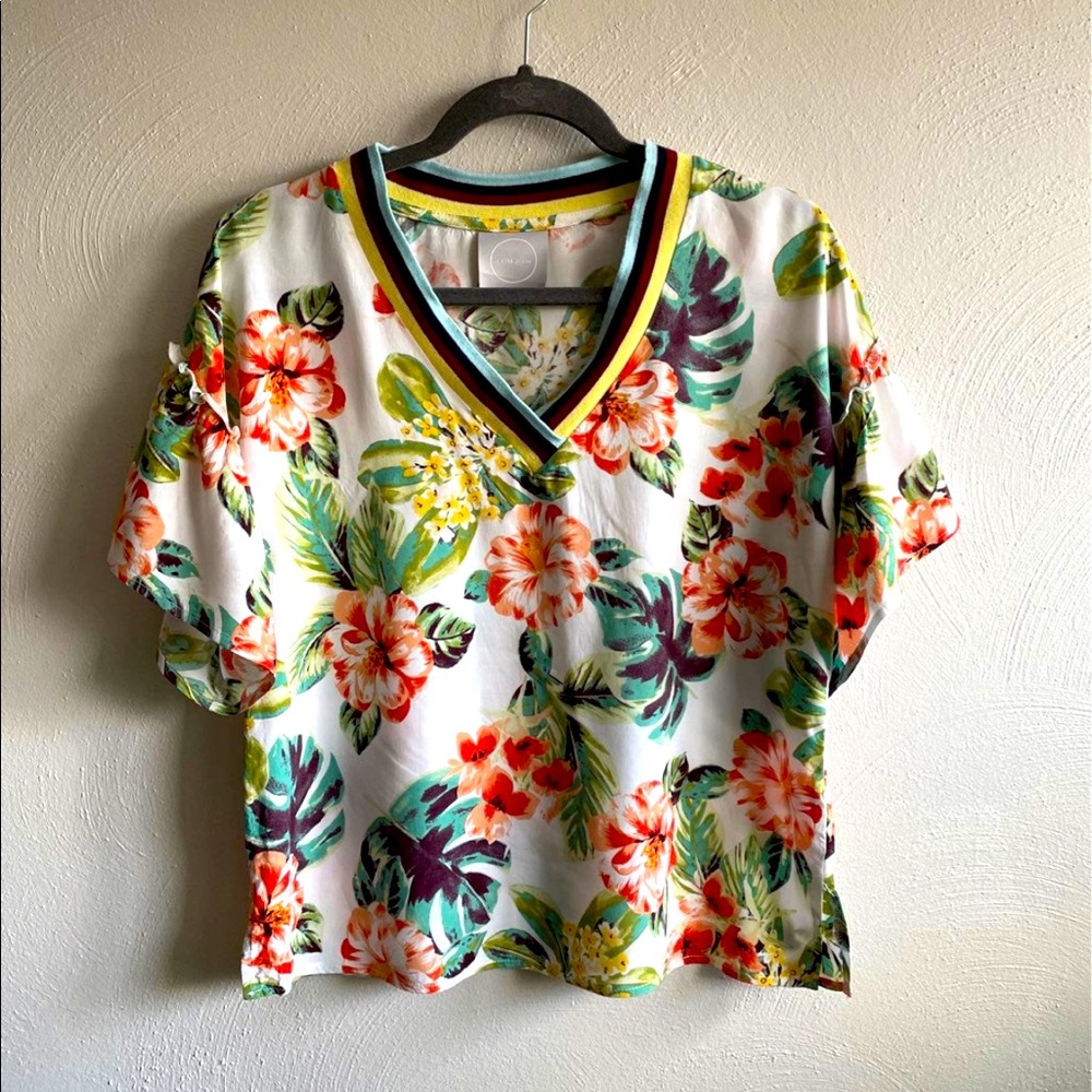 Hawaiian Floral Short Sleeve Flowy Top Size M